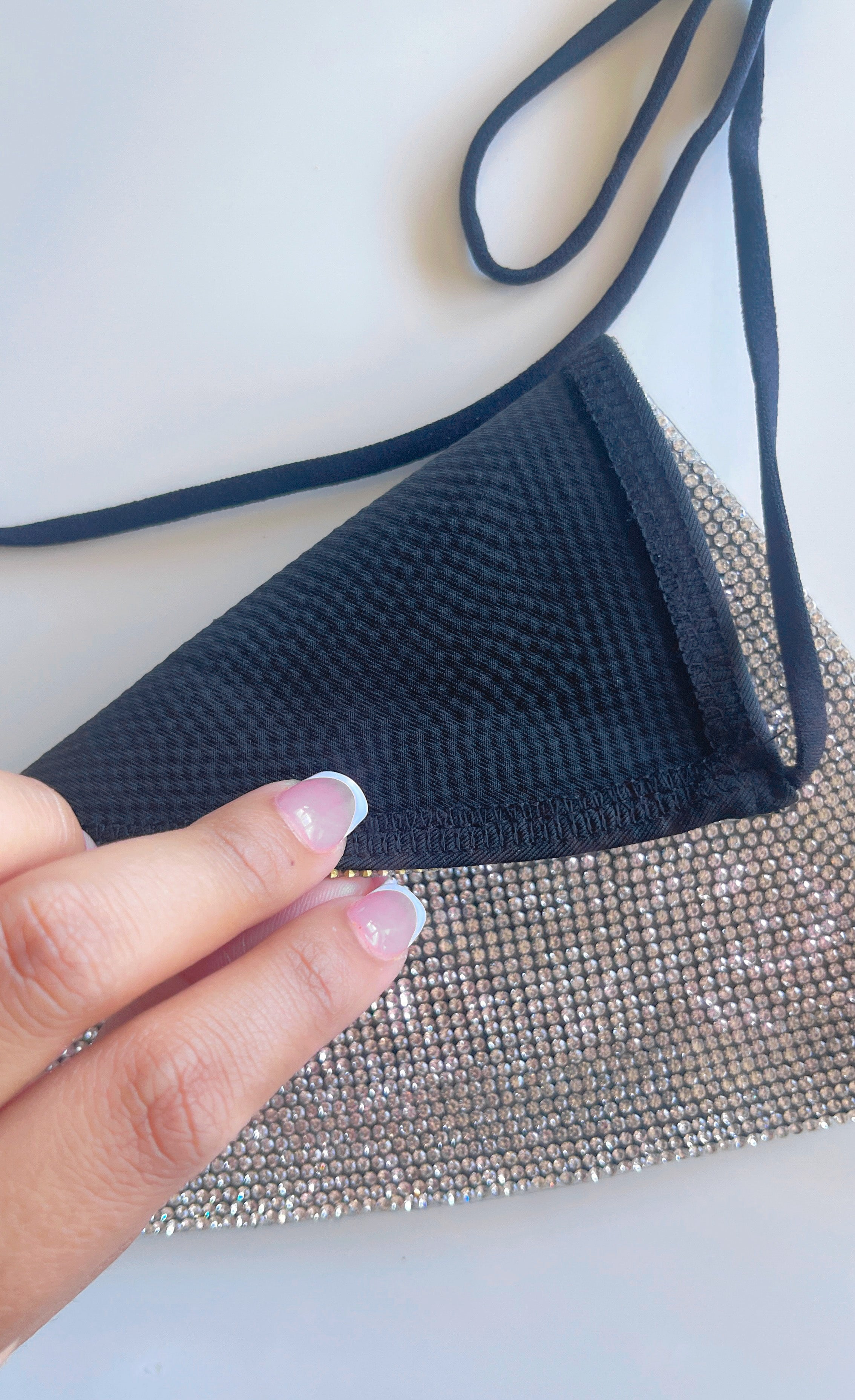 Top de bikini con diamantes de imitación en negro