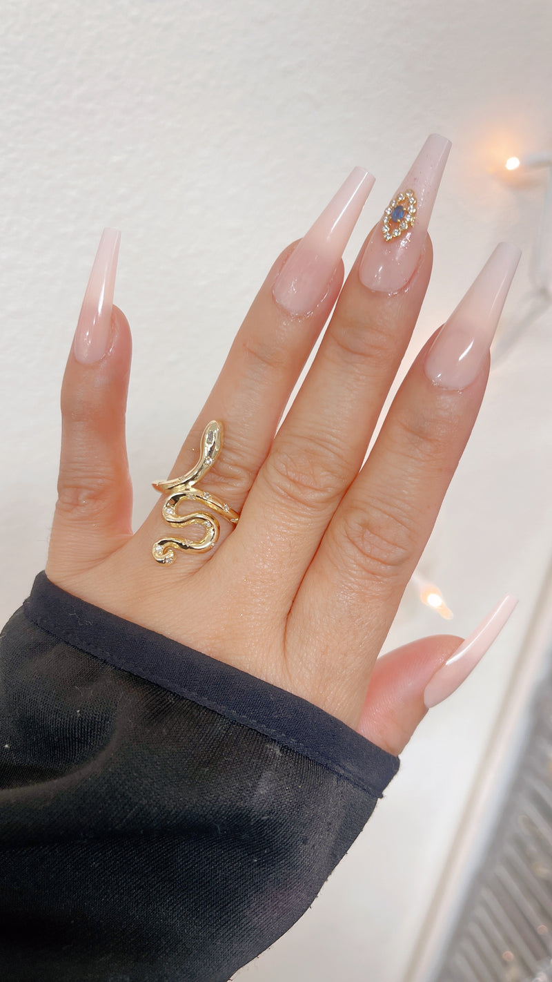 Anillo de serpiente minimalista