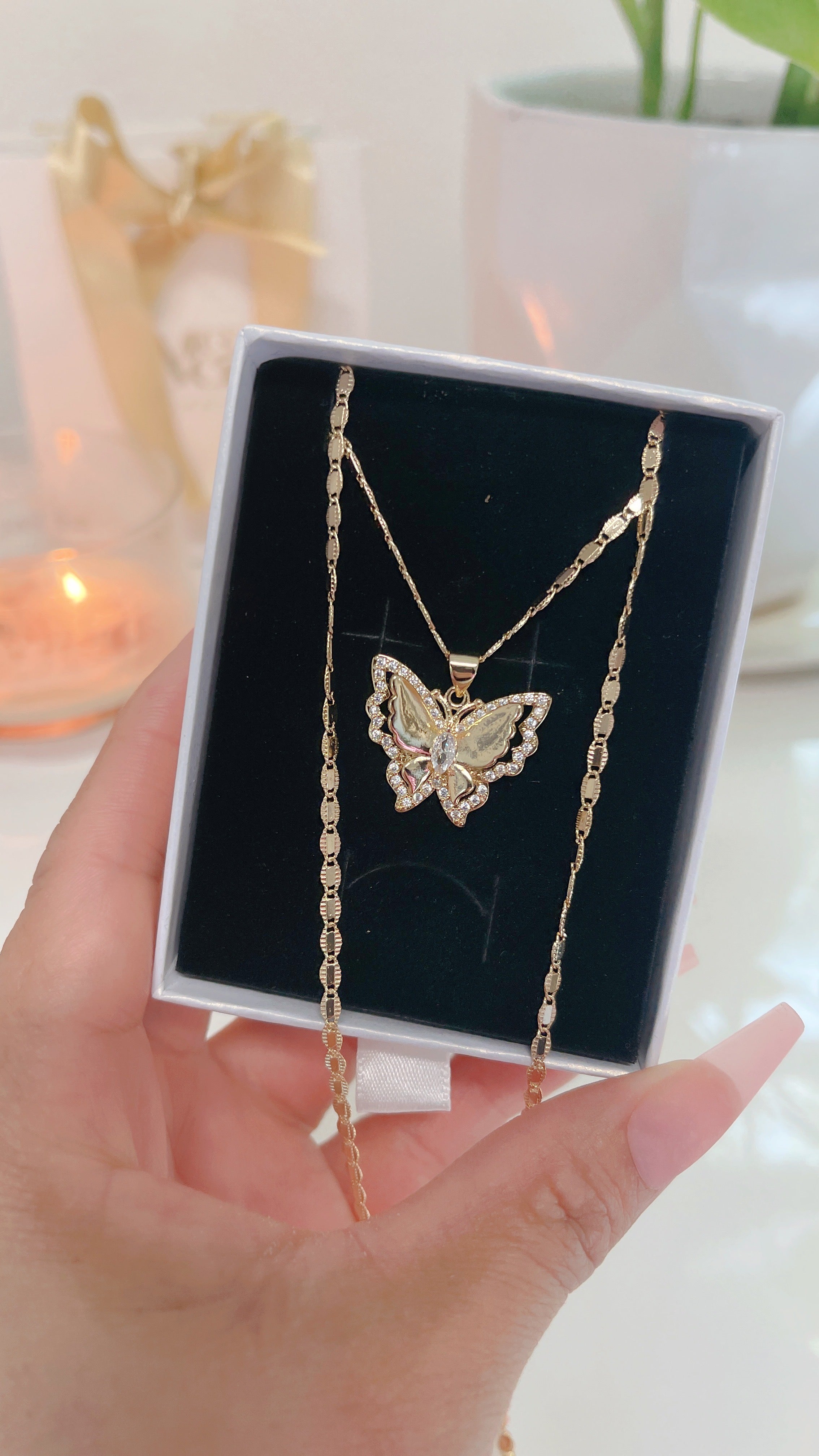 Collar de mariposa doble