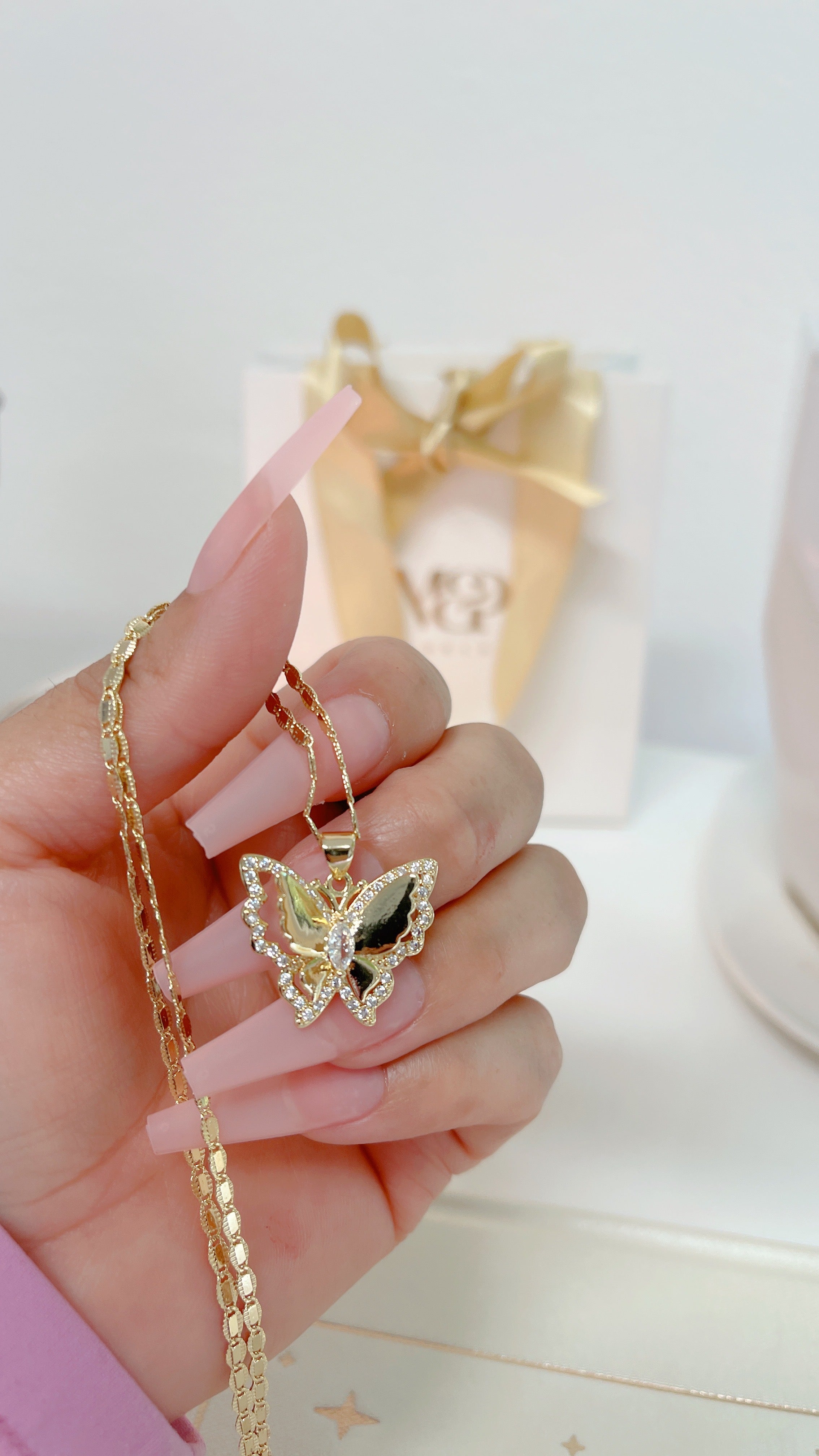 Collar de mariposa doble