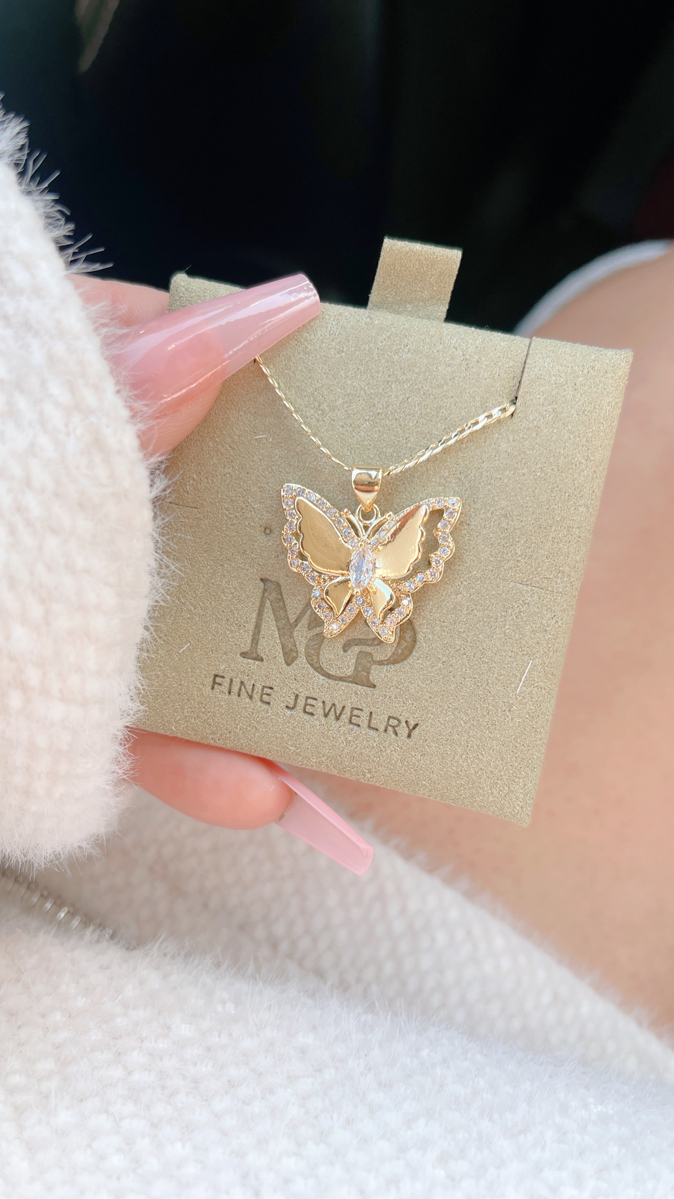 Collar de mariposa doble