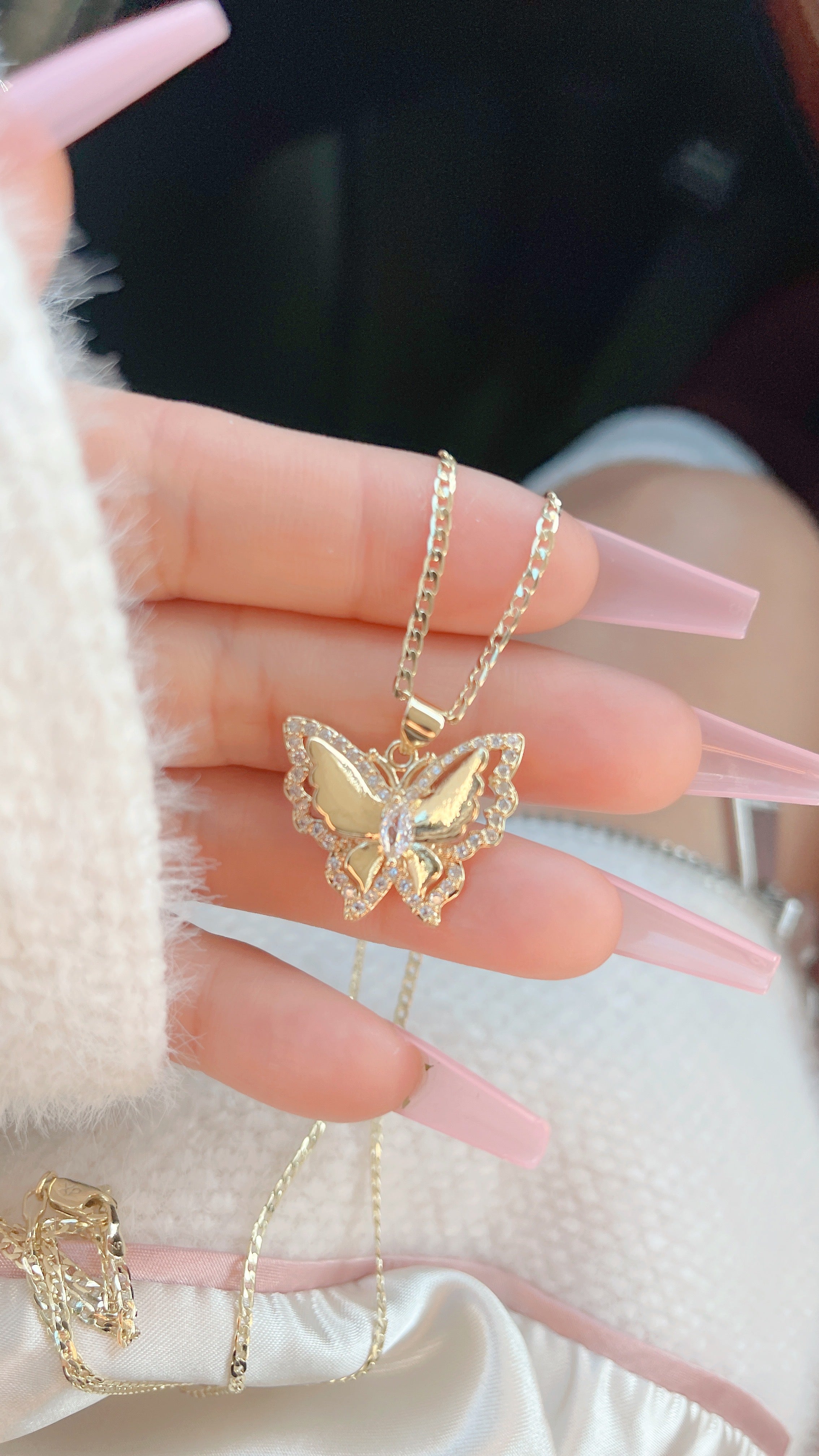 Collar de mariposa doble