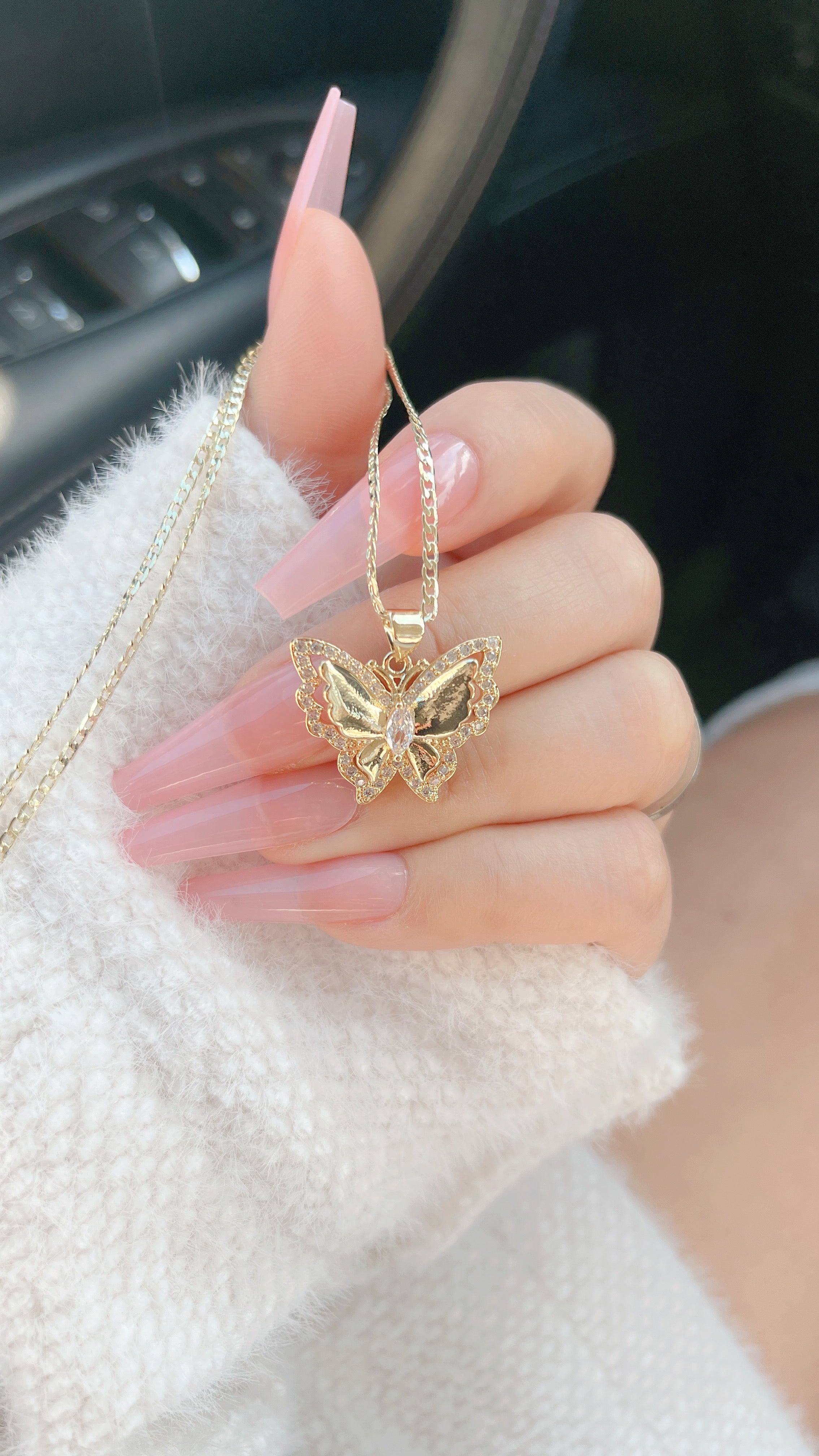 Collar de mariposa doble