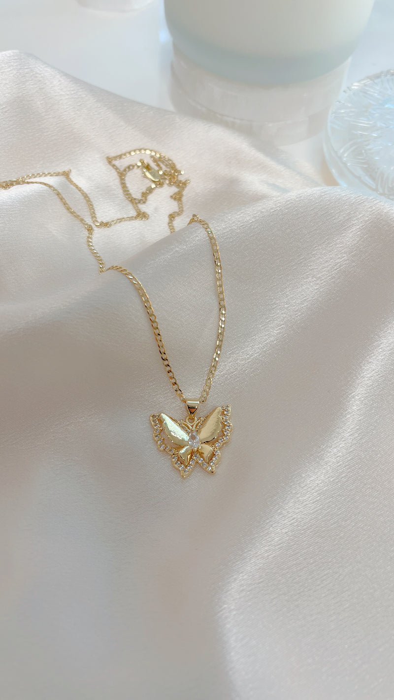 Collar de mariposa doble